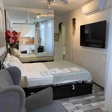 Interior Serviced Διαμέρισμα *