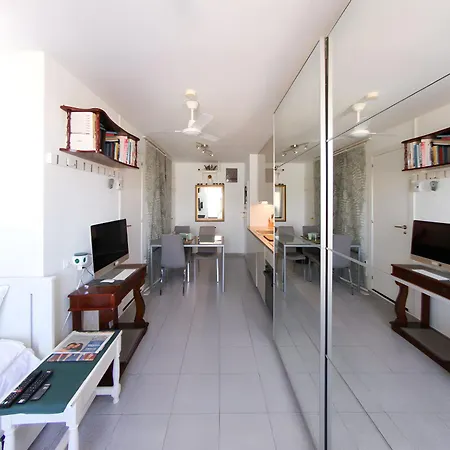 Interior Serviced Апартаменты *